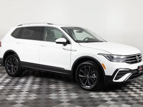 Used 2024 Volkswagen Tiguan SE AWD/4WD image 10