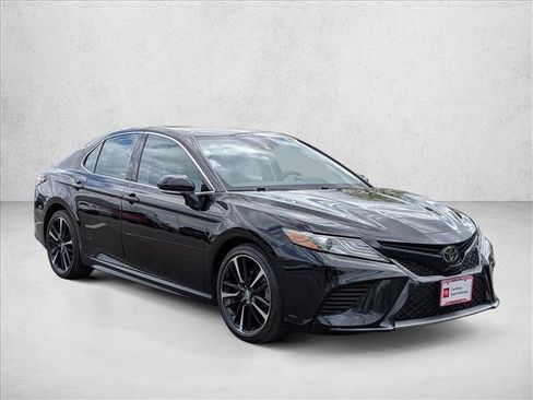 Used 2019 Toyota Camry XSE FWD image 3