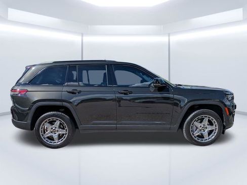 Used 2023 Jeep Grand Cherokee Limited w/ Black Appearance Package image 3