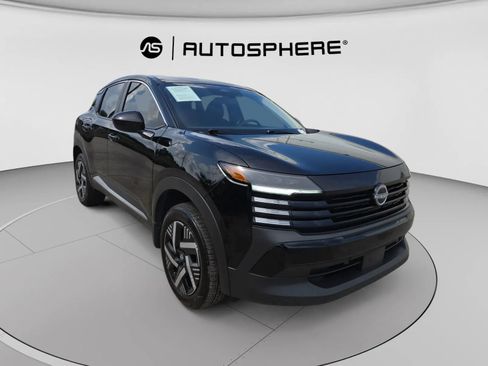 Used 2025 Nissan Kicks SV FWD image 11