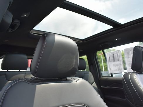 Used 2025 Jeep Grand Cherokee Limited w/ Black Appearance Package image 72