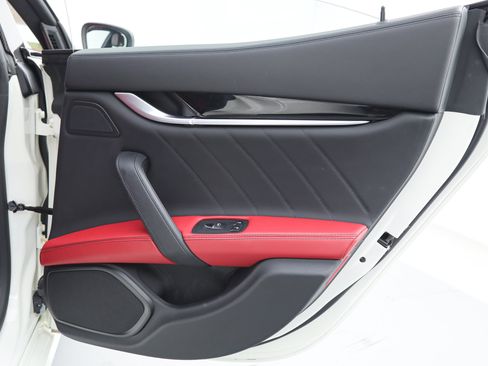 Certified 2023 Maserati Ghibli Modena RWD image 12