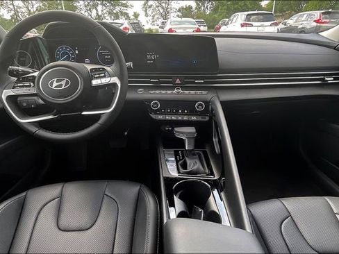 New 2025 Hyundai Elantra Limited image 5