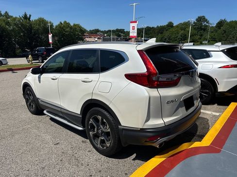 Used 2018 Honda CR-V Touring image 3