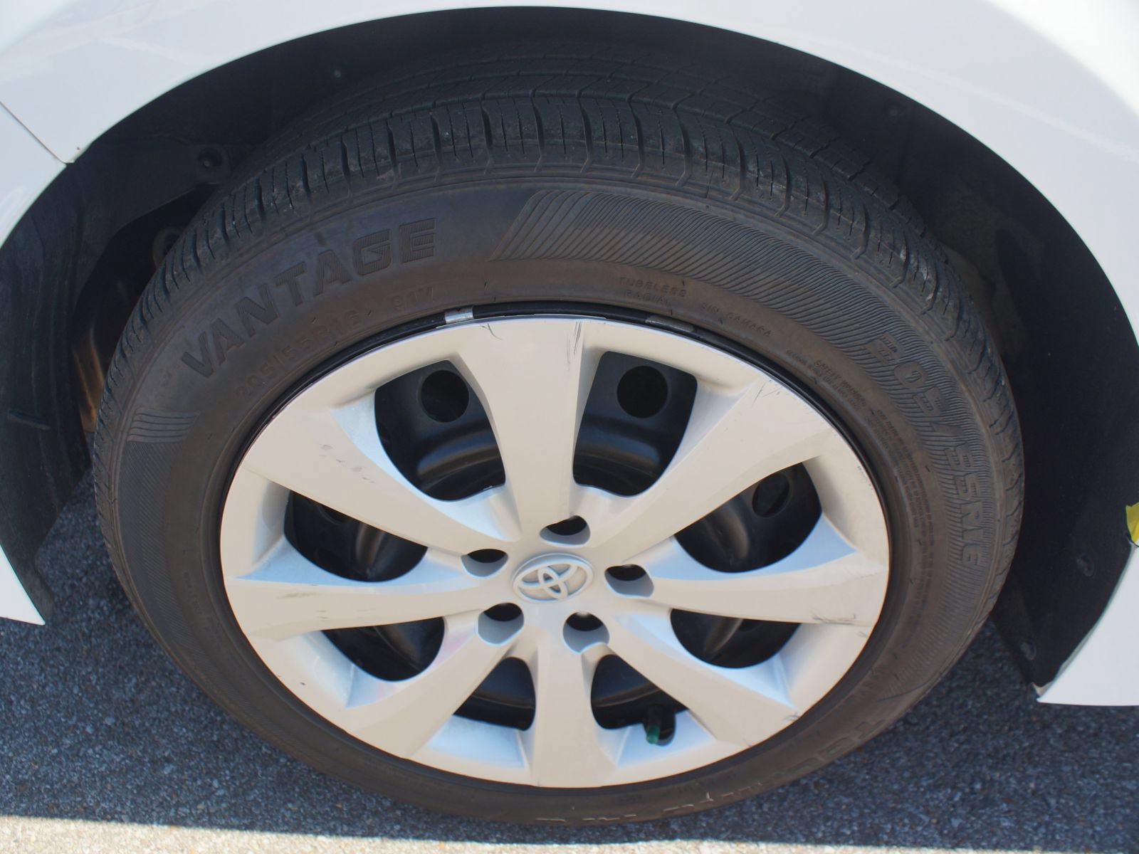 Used 2024 Toyota Corolla LE FWD image 24