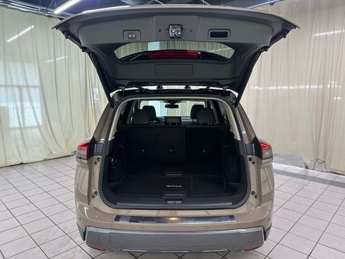 Used 2025 Nissan Rogue SL w/ Tech Package AWD/4WD image 8