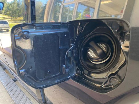 Used 2006 Nissan Frontier XE w/ (G01) XE Preferred Pkg RWD image 22