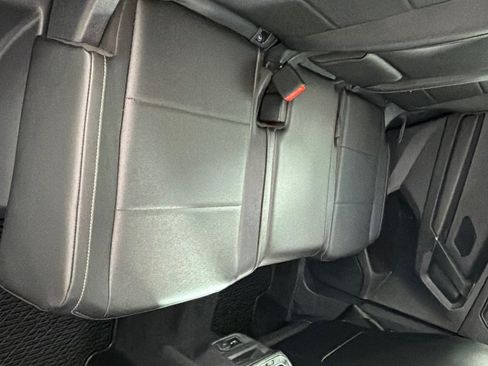 Used 2018 Volkswagen Tiguan SE w/ Panoramic Sunroof Package FWD image 23