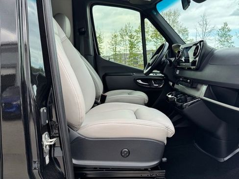 Used 2022 Mercedes-Benz Sprinter 3500 image 24