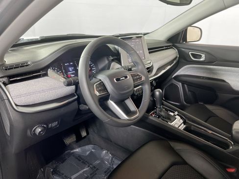 Used 2022 Jeep Compass Latitude AWD/4WD image 9