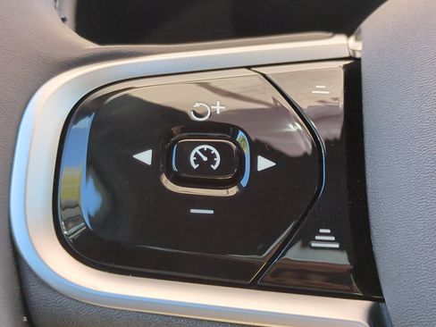 New 2026 Volvo V60 B5 Cross Country Plus w/ Climate Package image 24