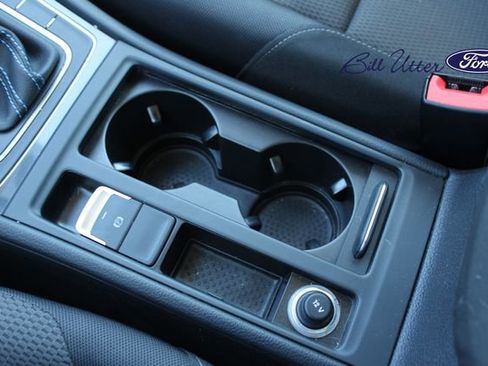 Used 2017 Volkswagen e-Golf SE w/ DC Fast Charging Package image 16