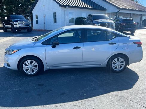 Used 2021 Nissan Versa S FWD image 4