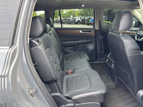 Used 2025 Volkswagen Atlas SE w/ Panoramic Sunroof Package image 13
