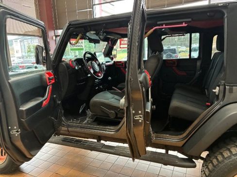 Used 2018 Jeep Wrangler Unlimited Sport w/ Connectivity Group AWD/4WD image 7