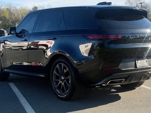 Used 2023 Land Rover Range Rover Sport SE AWD/4WD image 4