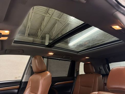 Used 2019 Toyota Highlander Limited Platinum image 9