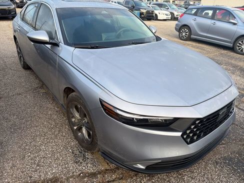 Used 2023 Honda Accord EX image 4