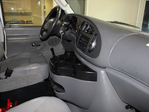 Used 2006 Ford E-350 and Econoline 350 Super Duty RWD image 23