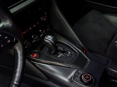 Used 2017 Nissan GT-R Premium image 15