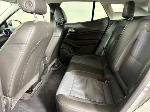 Used 2024 Chevrolet Trax LT image 38