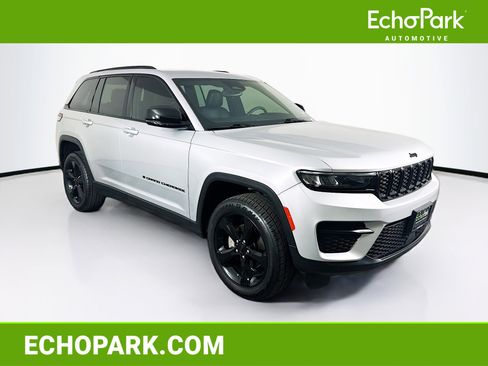 Used 2023 Jeep Grand Cherokee Altitude image 1