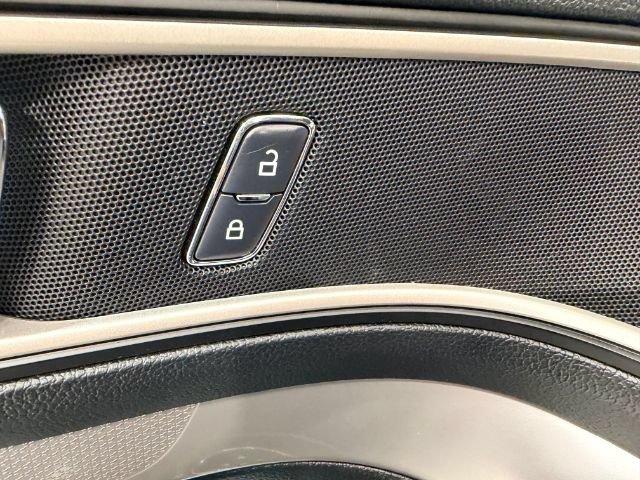 Used 2017 Ford Explorer XLT w/ Equipment Group 202A AWD/4WD image 43