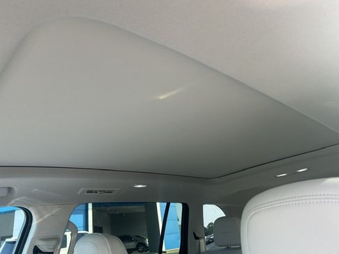 Used 2025 Buick Enclave Avenir w/ Super Cruise Package FWD image 21