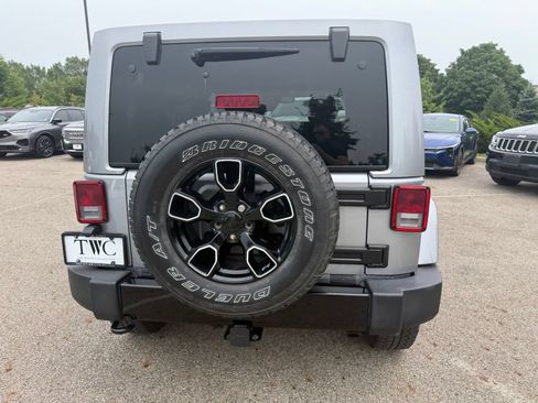 Used 2018 Jeep Wrangler Unlimited Sahara AWD/4WD image 6