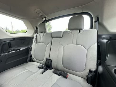Used 2023 Honda Pilot LX image 22