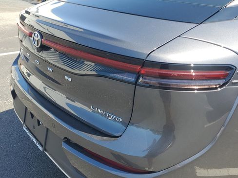 Used 2024 Toyota Crown XLE AWD/4WD image 8