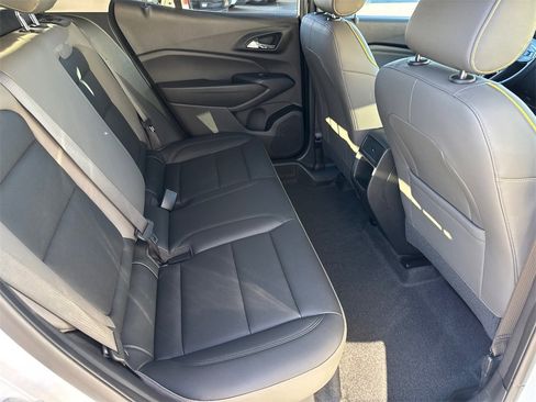 Used 2025 Chevrolet Trax ACTIV image 18