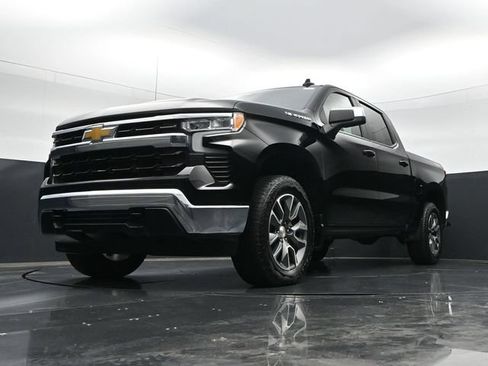 Used 2024 Chevrolet Silverado 1500 LT AWD/4WD image 44
