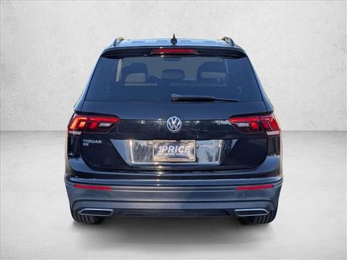 Used 2019 Volkswagen Tiguan SE w/ Panoramic Sunroof Package image 6