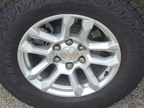 Used 2025 Chevrolet Silverado 1500 LT image 12