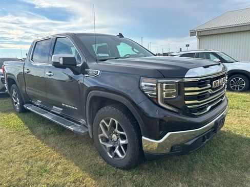 Used 2023 GMC Sierra 1500 SLT w/ SLT Premium Package AWD/4WD image 4