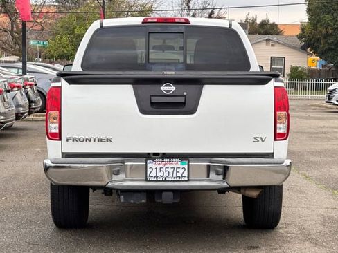 Used 2017 Nissan Frontier SV image 5