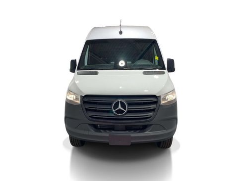Used 2025 Mercedes-Benz Sprinter 2500 image 6