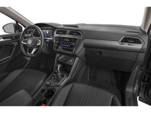 Used 2023 Volkswagen Tiguan SE w/ Panoramic Sunroof Package FWD image 15