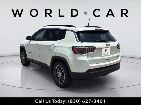 Used 2019 Jeep Compass Latitude FWD image 13