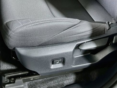 Certified 2025 Toyota Tacoma SR5 AWD/4WD image 17
