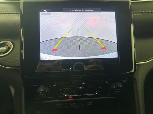 Used 2025 Jeep Grand Cherokee Altitude AWD/4WD image 17