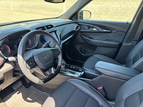 Used 2023 Chevrolet TrailBlazer RS w/ Sun and Liftgate Package FWD image 11