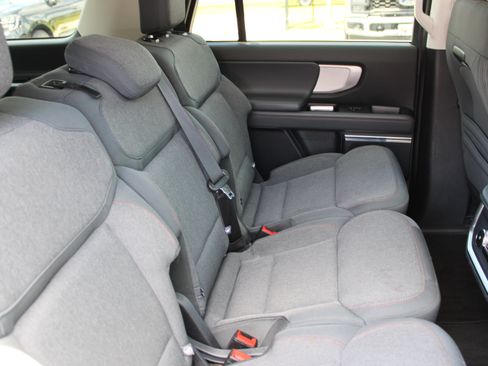 Used 2025 Ford Expedition Active AWD/4WD image 17