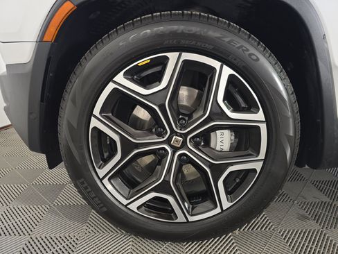 Used 2024 Rivian R1S Adventure AWD/4WD image 9