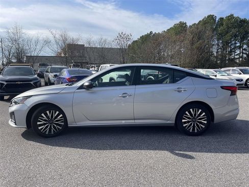 Used 2024 Nissan Altima 2.5 SV image 6