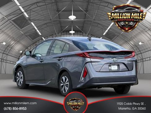 Used 2017 Toyota Prius Prime Plus w/ Carpet Mat Package FWD image 10