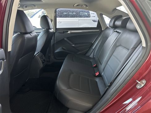 Used 2018 Volkswagen Passat 2.0T SE image 34