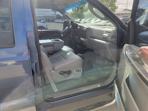 Used 2005 Ford F250 Lariat image 3