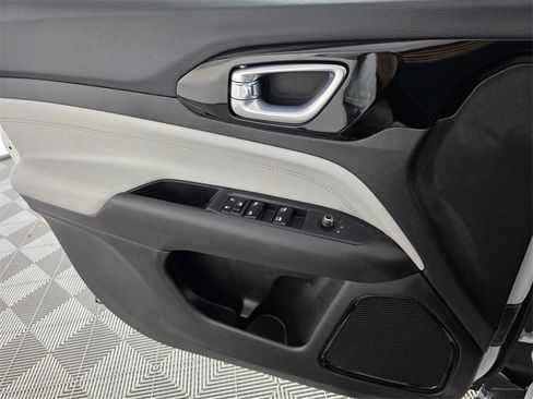 Certified 2025 Jeep Compass Limited image 27